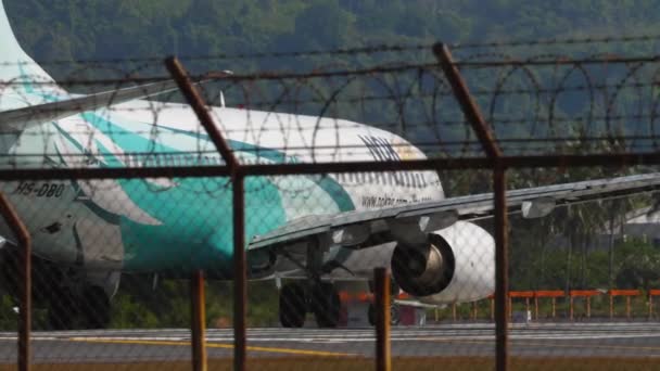 Phuket Thailand February 2023 Boeing 737 Nok Air Taxiing Runway — Stock Video