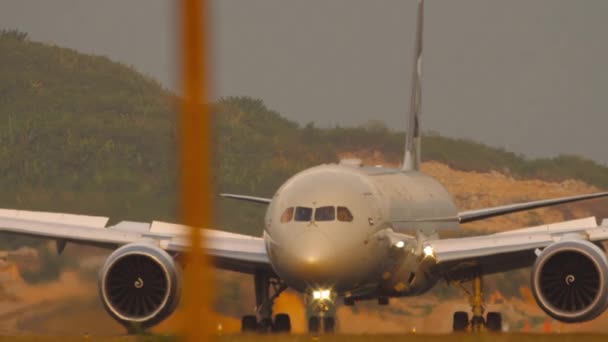 Phuket Thailand Ruary 2023 Passagerarflygplan Boeing 787 Dreamliner Bnc Etihad — Stockvideo