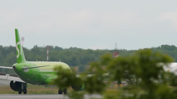 Novosibirsk Fédération Russie Juillet 2022 Aéronefs Airlines Freinant Après Atterrissage — Video