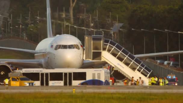 Phuket Tailandia Febrero 2023 Tabla Pasajeros Azur Air Canceló Despegue — Vídeos de Stock