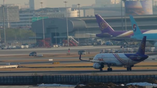 Bangkok Tailandia Enero 2023 Avión Airbus A320 Aceleración Despegue Thai — Vídeo de stock