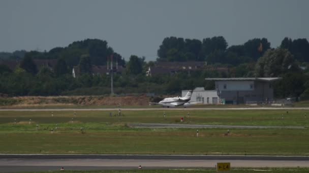 Dusseldorf Německo Června 2017 Odlet Soukromého Tryskáče Dassault Falcon Německém — Stock video