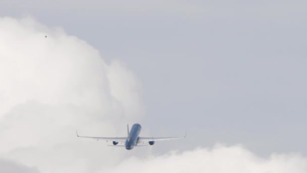 Passenger Plane Departure Climbing Rear View Long Shot Premium Jet — Stockvideo