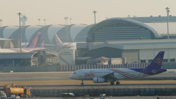 Бангкок Таиланд Января 2023 Года Пасхальный Самолет Airbus A320 Txf — стоковое видео