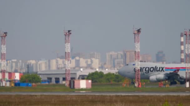 Novosibirsk Federación Rusa Junio 2020 Boeing 747 Cuerpo Ancho Cargolux — Vídeos de Stock
