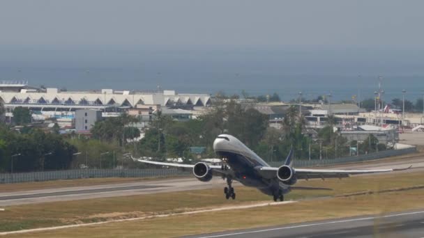 Phuket Thailand Februarie 2023 Airbus A330 Sunclass Airlines Decolează Aeroportul — Videoclip de stoc