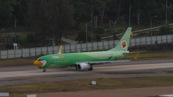 Phuket Thailand Şubat 2023 Yolcu Uçağı Boeing 737 Nok Air — Stok video