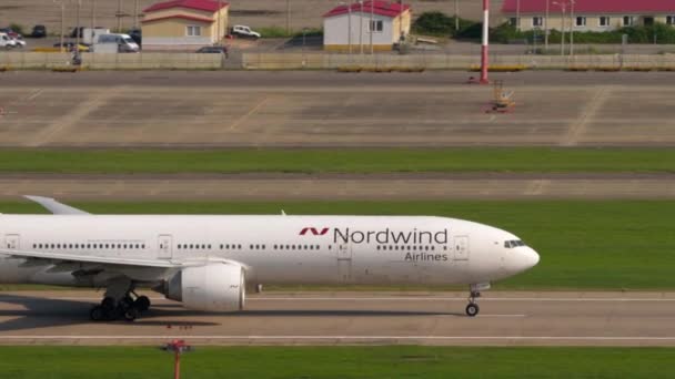 Sochi Rusia Agosto 2022 Aviones Boeing 777 73847 Nordwind Airlines — Vídeo de stock