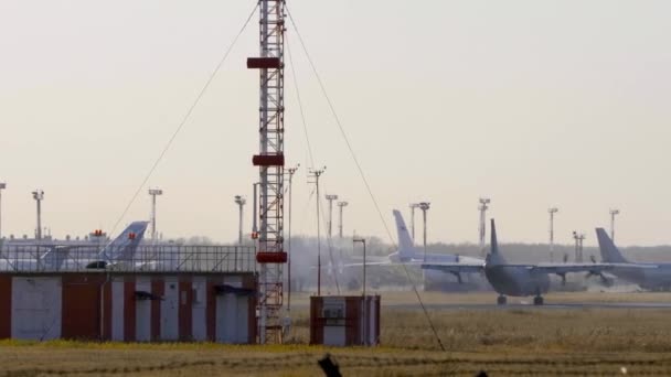 Novosibirsk Russian Federation Październik 2021 Nagranie Sowieckich Samolotów Wojskowych Transportujących — Wideo stockowe