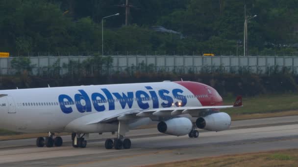 Phuket Thailand Fevereiro 2023 Avião Airbus A340 Jme Edelweiss Air — Vídeo de Stock