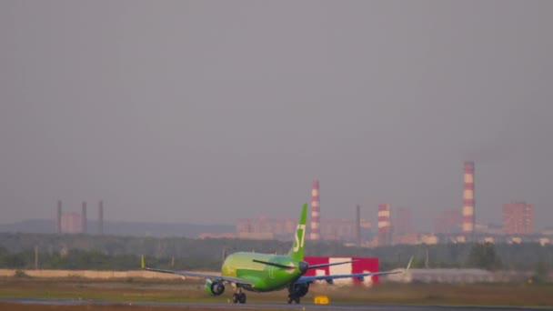 Novosibirsk Russian Federation Juni 2020 Passagerarplan Airbus A320 Airlines Start — Stockvideo