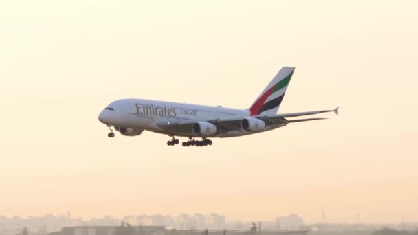 Бангкок Таиланд Января 2023 Года Airbus A380 Эмиратов Посадки Аэропорту — стоковое видео