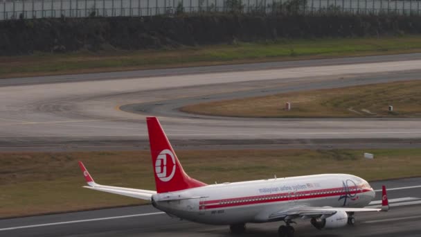 Phuket Thailand Φεβρουαριου 2023 Boeing 737 Mxa Της Malaysia Airlines — Αρχείο Βίντεο
