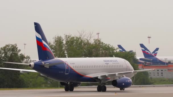 Moscú Federación Rusa Julio 2021 Aviones Comerciales Sukhoi Superjet 100 — Vídeo de stock