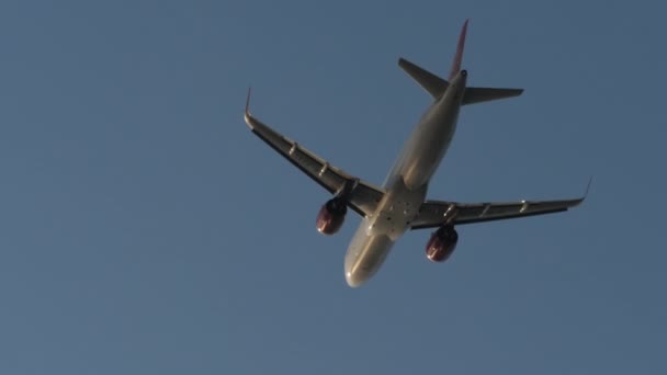 Phuket Thailand January 2023 Jet Plane Flies High Blue Sky — Stock Video