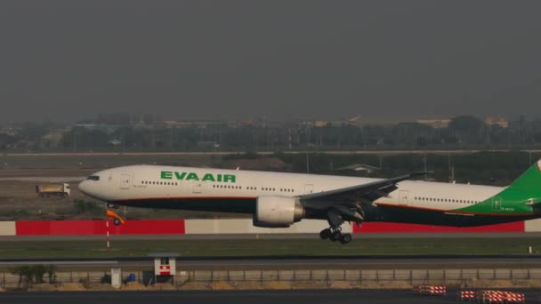 Bangkok Thailand March 2023 Boeing 777 16737 Eva Air Landing — Stock video