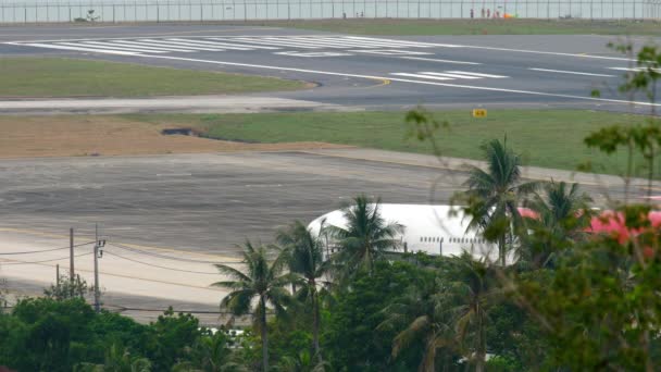 Phuket Thailand Νοεμβρίου 2017 Εμπορικό Αεροσκάφος Boeing 777 Της Nordwind — Αρχείο Βίντεο