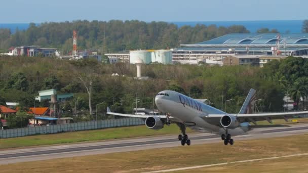 Phuket Thailand Február 2023 Commercial Jet Airbus A330 Acm Qatar — Stock videók