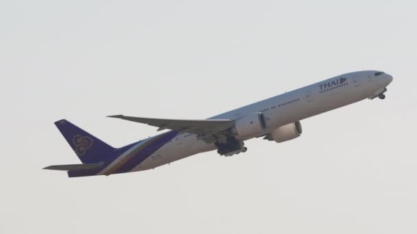 Бангкок Таиланд Января 2023 Boeing 777 3Aler Tkk Thai Airways — стоковое видео