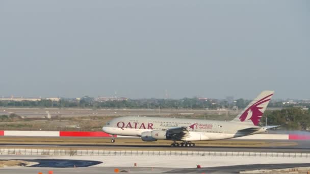 Бангкок Таиланд Января 2023 Airbus A380 861 Apc Qatar Airways — стоковое видео