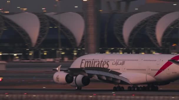 Бангкок Таиланд Января 2023 Airbus A380 Eup Emirates Braking Landing — стоковое видео