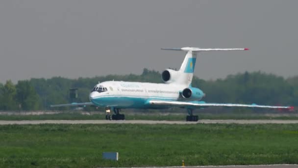 Almaty Kazakhstan Μαΐου 2019 Αεροπλάνο Tupolev 154 Του Καζακστάν Που — Αρχείο Βίντεο