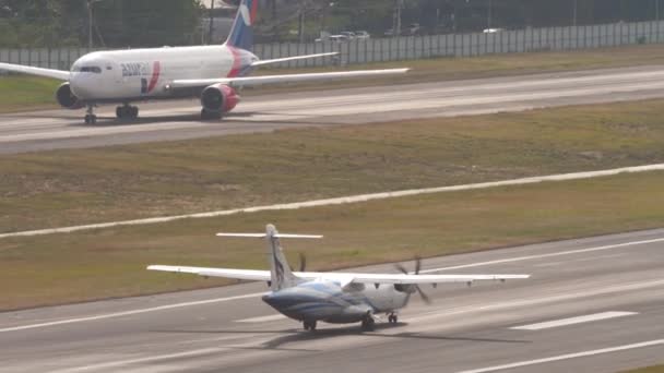 Phuket Thailand Fevereiro 2023 Aeronaves Turboélice Atr 600 Pze Bangkok — Vídeo de Stock