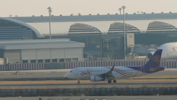 Бангкок Таиланд Января 2023 Года Самолет Airbus A320 Thai Smile — стоковое видео