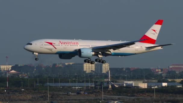 Bangkok Thailand Janeiro 2023 Boeing 777 Lpb Pouso Austrian Airlines — Vídeo de Stock