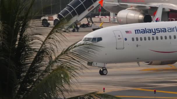 Пюкет Таиланд Февраля 2023 Года Boeing 737 8H6 Mlt Malaysia — стоковое видео