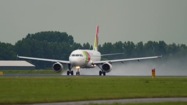 Amsterdam Niederlande Juli 2017 Flugzeug Der Tap Air Portugal Hebt — Stockvideo