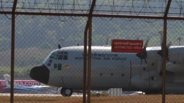 Phuket Thailand Φεβρουαριου 2023 Στρατιωτικά Αεροσκάφη Μεταφοράς Lockheed 130 Ηρακλής — Αρχείο Βίντεο