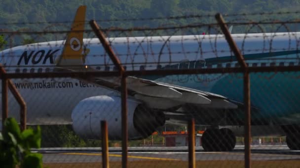 Phuket Thailand Februar 2023 Boeing 737 Von Nok Air Rollt — Stockvideo