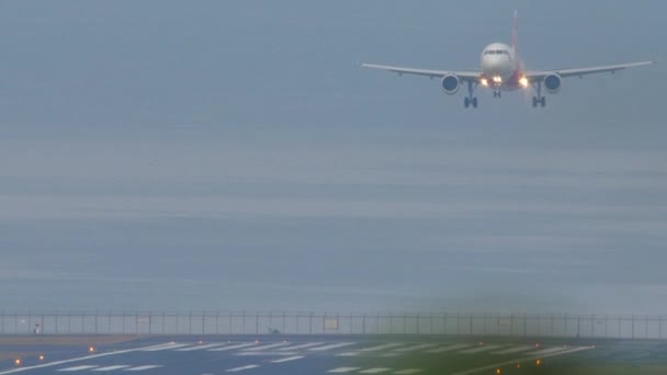 Phuket Tailandia Febrero 2023 Airasia Jet Landing Braking Phuket Airport — Vídeos de Stock