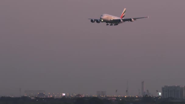 Бангкок Таиланд Января 2023 Широкий Airbus A380 Eup Эмиратов Посадки — стоковое видео