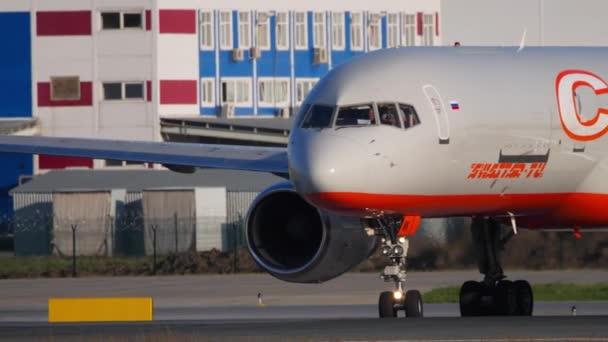 Novosibirsk Fédération Russie Juin 2020 Boeing 757 Aviastar Effectue Virage — Video