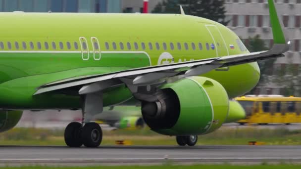 Novosibirsk Rusya Federasyonu Temmuz 2022 Airlines Uçağı Tolmachevo Havaalanından Kalkmadan — Stok video