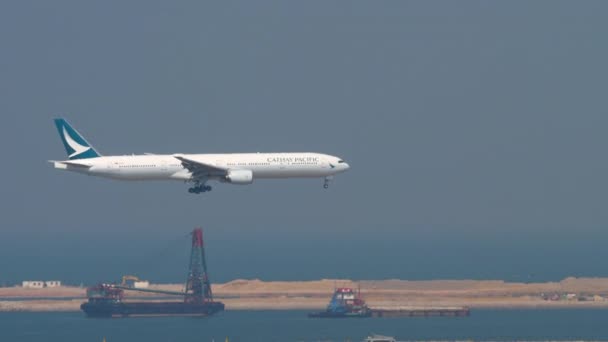 Hong Kong Listopad 2019 Samolot Boeing 777 Cathay Pacific Zbliża — Wideo stockowe