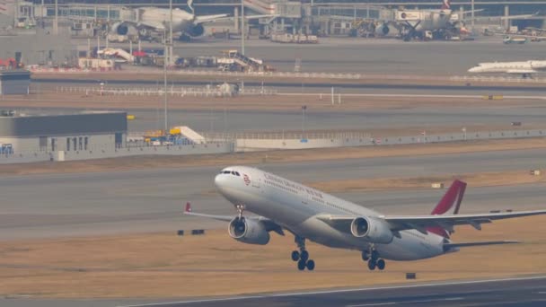 Hong Kong Kasım 2019 Ticari Jet Airbus A330 Cathay Dragon — Stok video