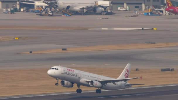 Hong Kong Novembro 2019 Airbus A320 Dragonair Decolando Subindo Aeroporto — Vídeo de Stock