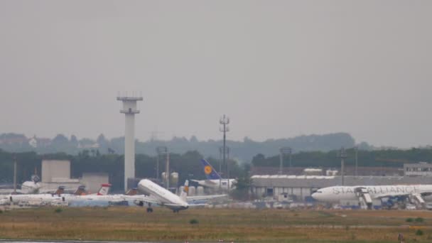 Frankfurt Main Γερμανία Ιουλίου 2017 Επαγγελματικό Επιβατικό Αεροσκάφος Της Lufthansa — Αρχείο Βίντεο