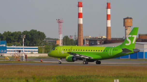 Новосибирск Российская Федерация Июня 2020 Embraer E170Su Byv Airlines Ускоряются — стоковое видео