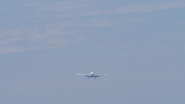 Záběry Blížícího Letadla Letadlo Obloze Osobní Letadla Létají Pohled Zepředu — Stock video