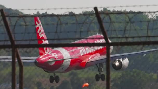 Phuket Thailand Februari 2023 Vliegtuig Airbus A320 Bbd Airasia Landing — Stockvideo