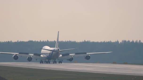 Moscow Russian Federation Juli 2021 Boeing 747 Van Airbridgecargo Remmen — Stockvideo