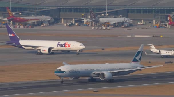 Hongkong November 2019 Großraumflugzeug Boeing 777 Cathay Pacific Hebt Passagierflug — Stockvideo