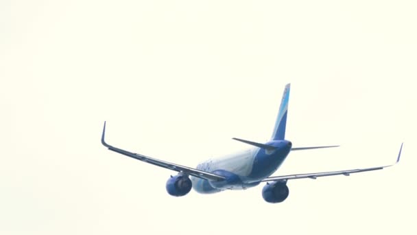 Phuket Thailand Februar 2023 Passagierjet Von Indigo Hebt Vom Flughafen — Stockvideo