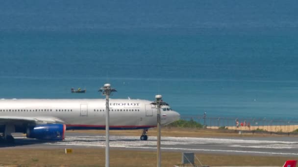 Phuket Tailandia Febrero 2023 Airbus A330 73787 Aeroflot Rodando Pista — Vídeos de Stock