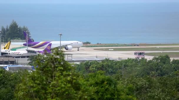 Phuket Tailandia Noviembre 2014 Boeing 777 Thai Airways Aeródromo Del — Vídeos de Stock