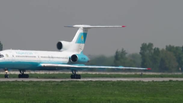 Almaty Kazakhstan Května 2019 Obchodní Letadlo Tupolev 154 Kazachstánu Pojíždí — Stock video